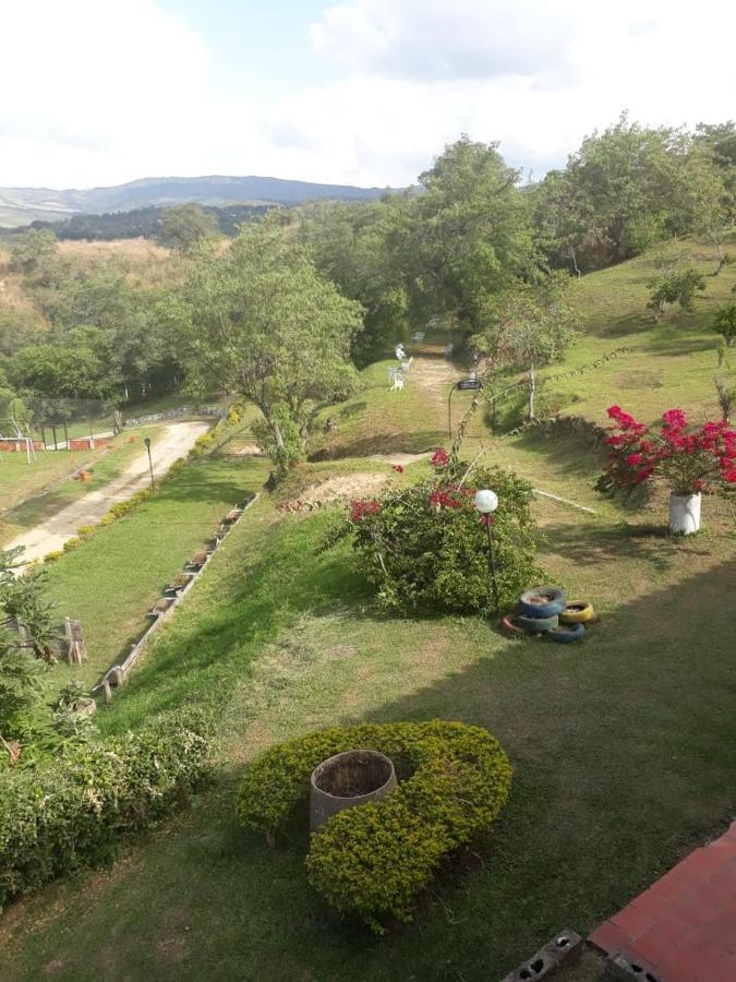 Hotel Campestre La Loma Curití Kültér fotó